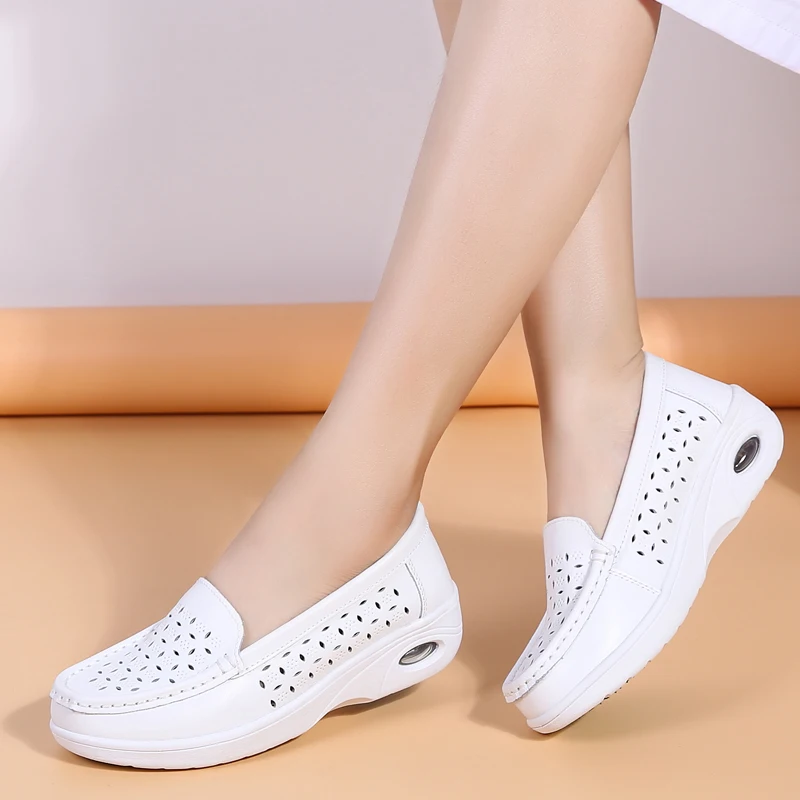 Мягкая Белая рабочая обувь для медсестры, женские сандалии на плоской подошве, летняя дышащая медицинская обувь для больниц