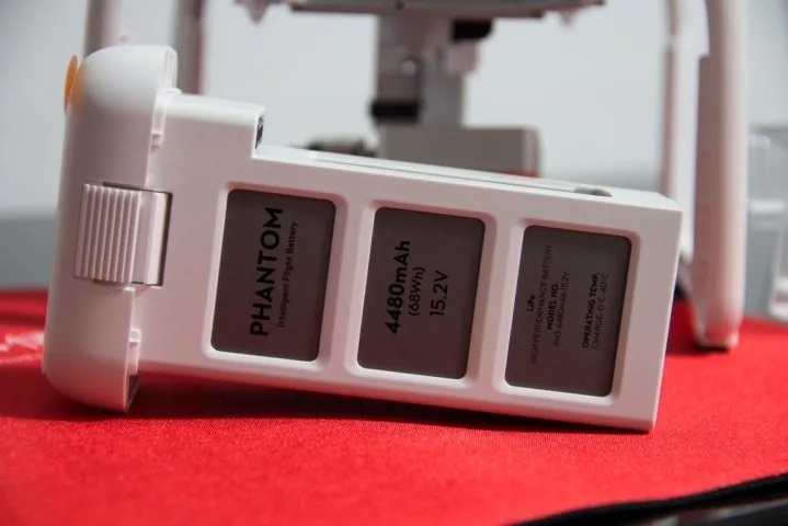 Freeshipping DJI Phantom 3 Advanced Drone With 2 Battery With HD 1080p Camera And 3 Axis Gimbal Rc Helicopter