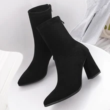 Женские ботильоны черного цвета; сезон весна-осень; коллекция года; модные Стрейчевые ботинки; женская обувь с острым носком на не сужающемся книзу высоком массивном каблуке