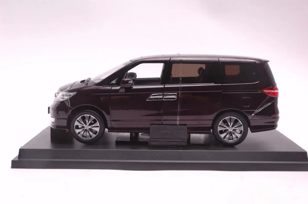 Honda elysion mpv model in scale 118 (2)
