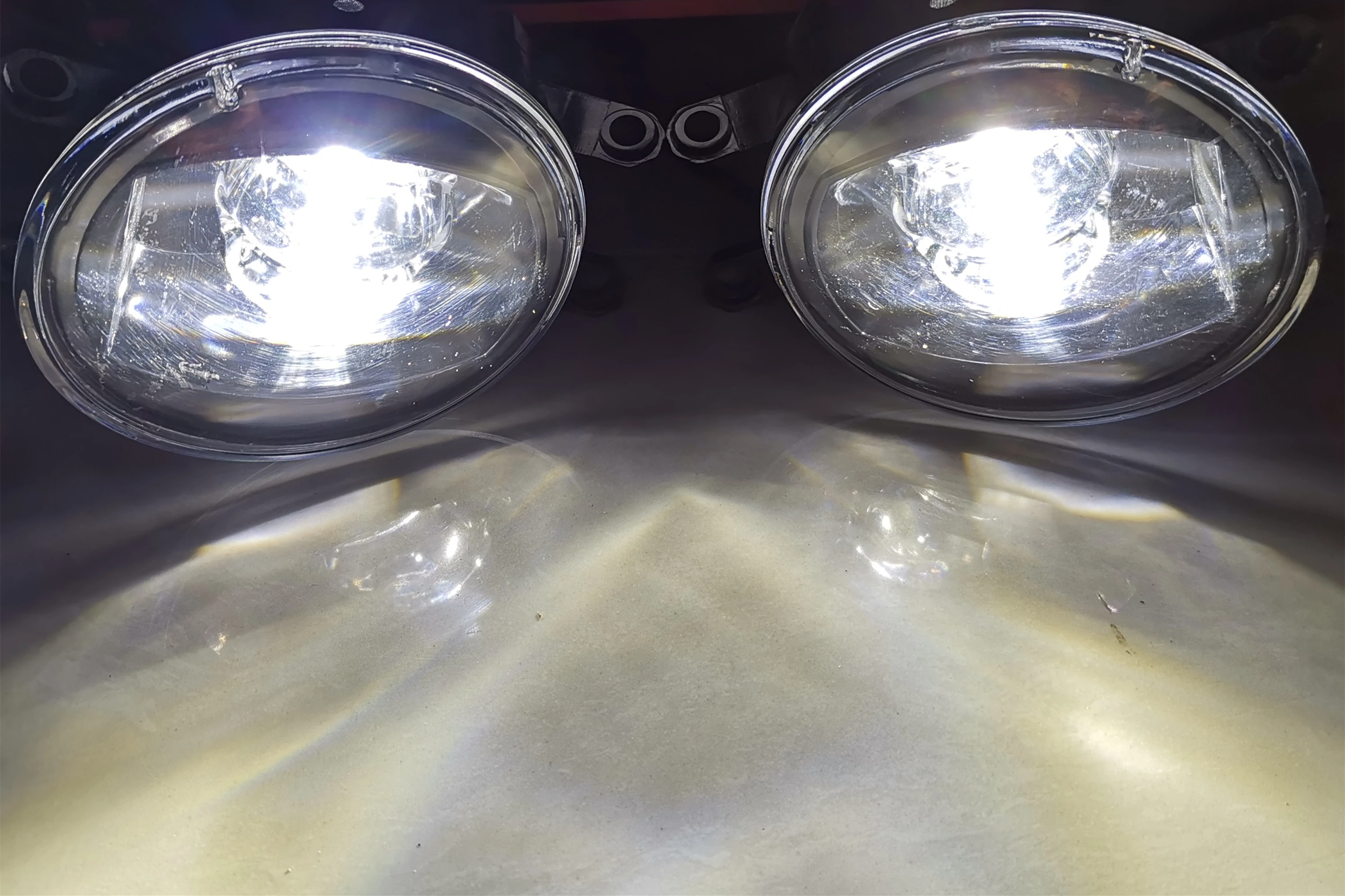 

(Left + right) Devil Eye Fog Lamp Assembly Super Bright Fog Light For Toyota Corolla Avensis Camry Ractis Verso RAV 4 2003-2014