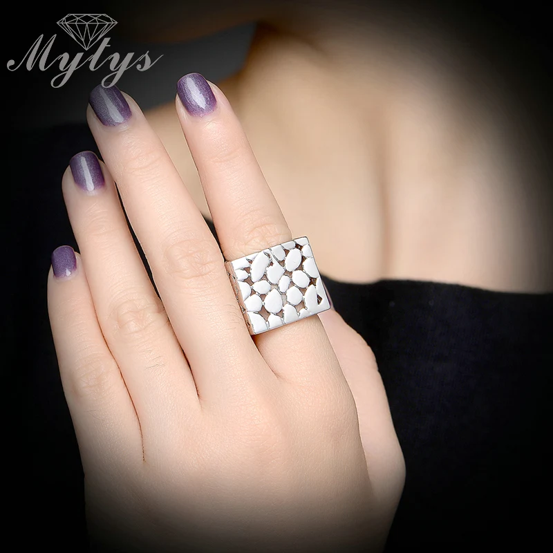 

Mytys Hollow Drop of Water Pattern Square Rings For Lady Trendy Fashion Party Finger Ring Jewelry R1141