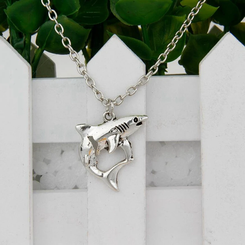

Hot 6pcs/lot Antique Silver Squirrel Shark Dog Crow 19 Kinds Pattern Are Available Charm Pendant Necklace Women Jewelry H288