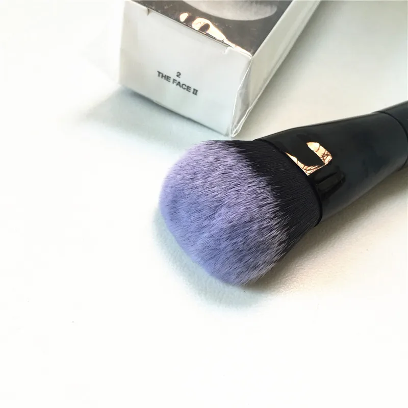 Marc Jacobs The Face II Sculpting Foundation Brush _ 2
