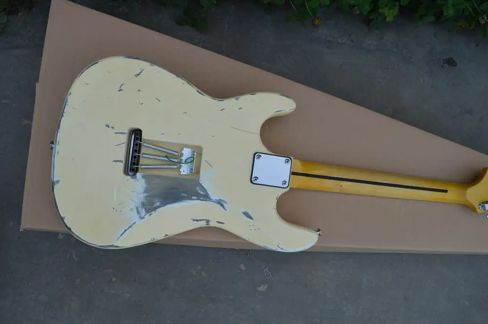 Free shipping Best selling custom shop STR Electric Guitar3 pickups in AGED Retro milk yellow 140610-0801