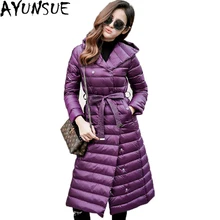 AYUNSUE осенне-зимнее длинное пуховое пальто ультра легкая пуховая куртка женская брендовая Повседневная тонкая белая пуховая куртка с поясом ST255
