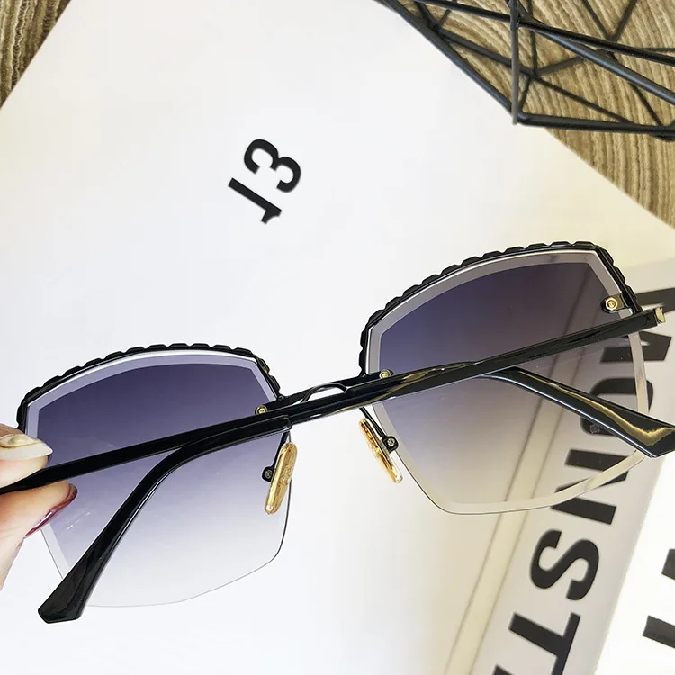 Новые Модные без оправы градиентный прозрачный Солнцезащитные очки женские роскошные Винтажные Солнцезащитные очки размера плюс