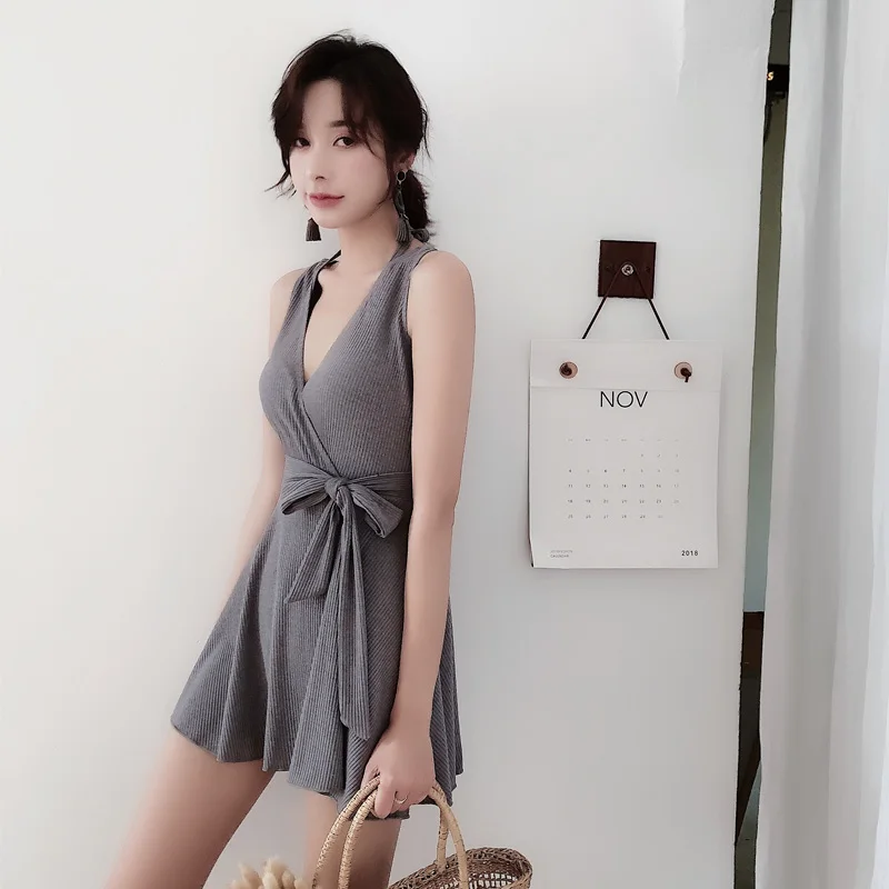 

Spa Holiday 2019 new Sexy Independent pleated skirt one-piece swimsuit High waist Deep V Swimwear Halte women bathing suits M-XL