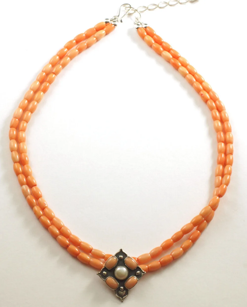 

FREE SHIPPING>>>@@ > 1110 MINE FINDS Salmon Coral and Cultured Pearl Necklace