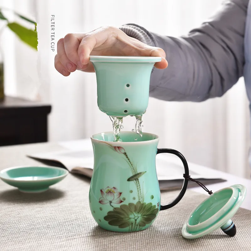 

2018 New Arrival Chinese Style Lotus Tea Mugs with Lid Celadon Porcelain Filter tea cups water bottle Office Drinkware Gift