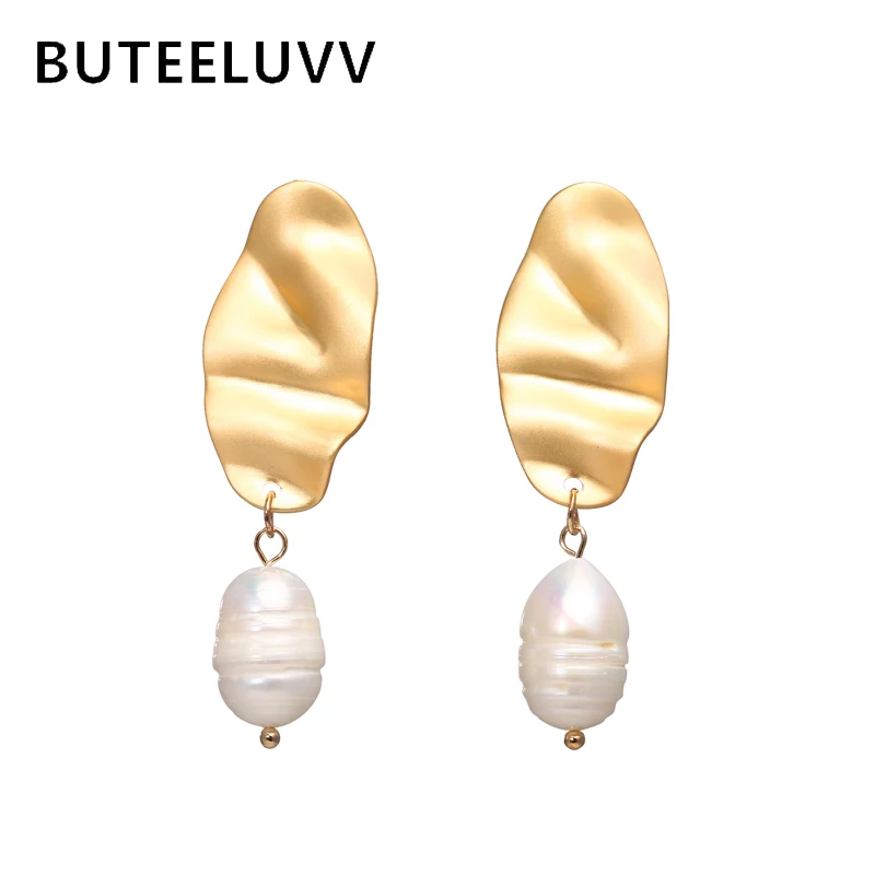 

BUTEELUVV Gold Irregular Metal Drop Earrings Fashion Jewelry Romantic Chic Elegant Freshwater Pearls Dangle Earrings for Women