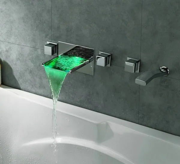 Одноцветный латунный хромированный настенный смеситель для ванной комнаты, 5 отверстий, Температурный датчик, светодиодный Водопад, кран для ванной, светодиодный