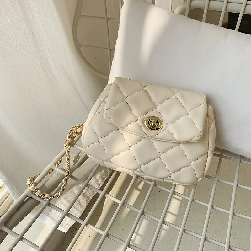 

2019 spring Korean version of the new rhombic chain cloud bag fashion ins casual wild single shoulder diagonal bag female