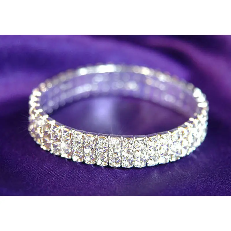 Кожаный браслет с кристаллами swarovski. Браслет swarovski crystaldust. Браслеты со сваровскими. Браслет со стразами. Swarovski power collection slake браслет.