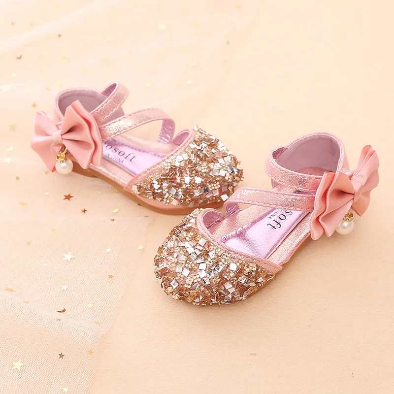 Платье принцессы для девочек детская кожаная обувь для девочек, с декоративным цветком, свободная блузка Повседневное блестящие детские туфли на высоком каблуке для девочек туфли с узлом бабочкой, розовые, серебристые, золотые