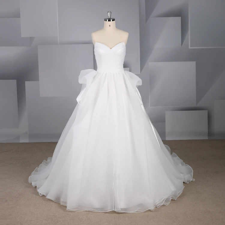 

Rosabridal A-line wedding dress Simple sweetheart collar strapless tube top pleated seersucker bridal gown with court train