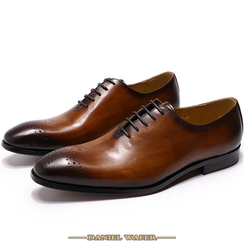 

MEN GENUINE LEATHER SHOES CASUAL OXFORDS MEN LACE UP OFFICE WEDDING DRESS SHOES BLACK BROWN POINTED TOE BROGUE MEN FORMAL SHOES