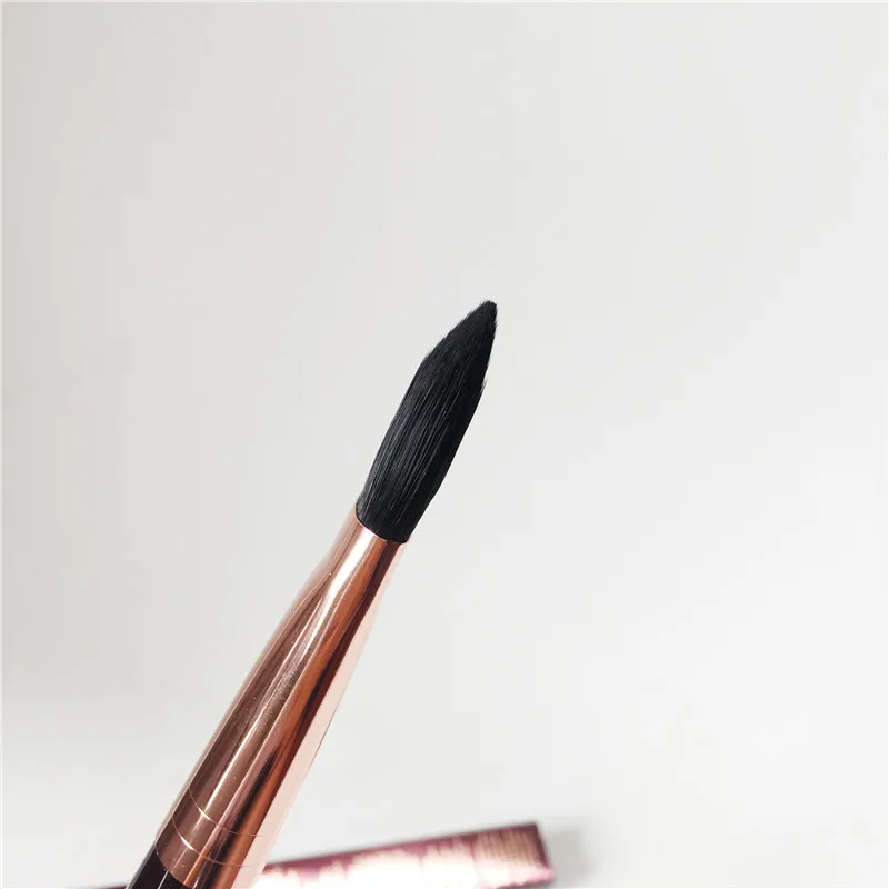 Charlotte Tilbury Foundation Brush _ 4