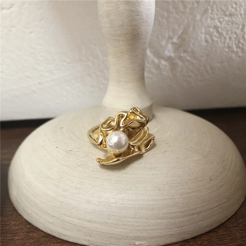 

WTLTC Gold Color Metal Waved Flower Rings for Women Statement Party Pearl Ring Designer Ball Stack Rings Femme Fashion Jewelry