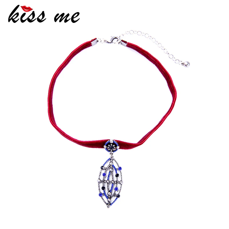 

KISS ME Red Velvet Choker Necklace New Popular Hollow Out Geometric Crystal Short Maxi Necklace Brand Jewelry