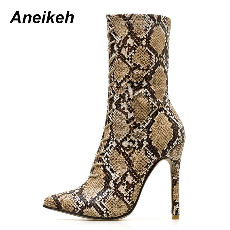 Aneikeh ботинки «Челси» новые весенние женские пикантные полусапожки из змеиной кожи, с острым носком, до середины икры, на молнии, с боковой шпилькой женские ботинки