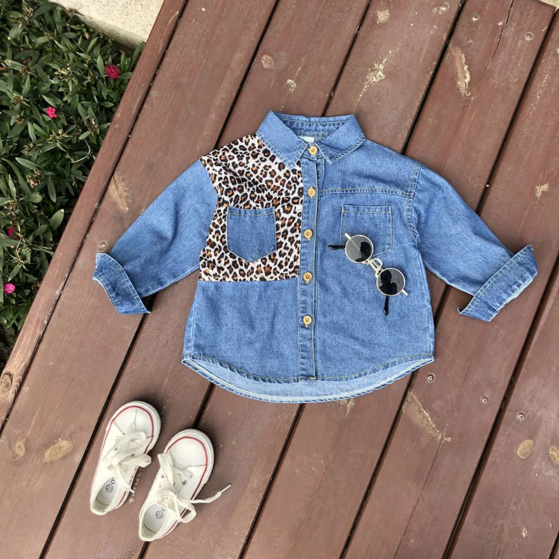 Весенняя Блузка для девочек Одежда для младенца рубашки для мальчиков с длинным рукавом Повседневное Леопардовый джинсовый кардиган детские топы детская одежда