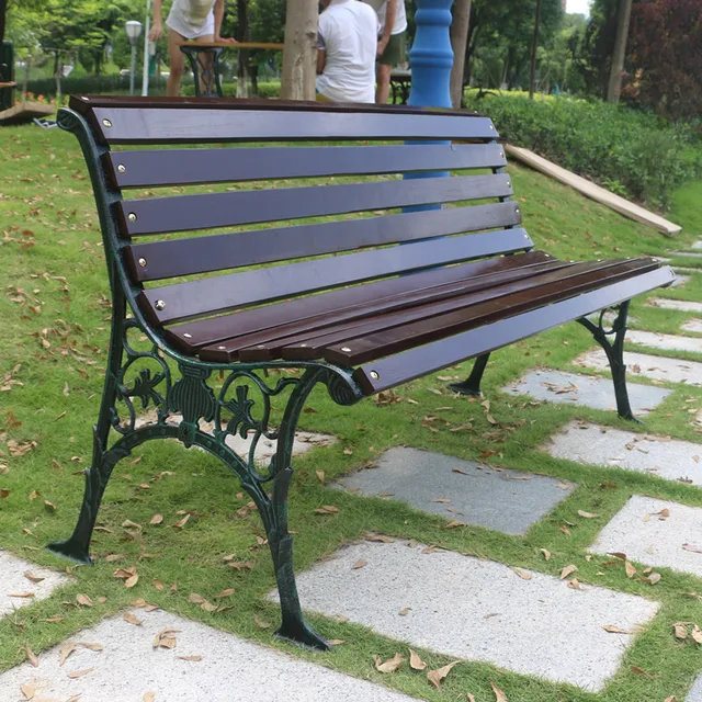 Chaise longue per esterni preservante del legno per