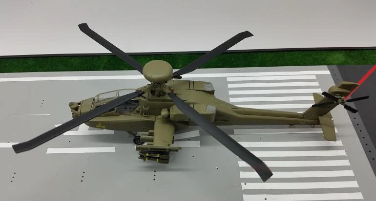 1: 72 Apache AH-64D модель боевого вертолета, труба готовой продукции 37033 Коллекционная модель