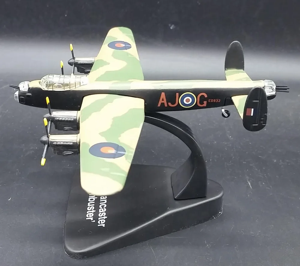 

1:144 World War II Lancaster bomber alloy aircraft model alloy metal products Collection model
