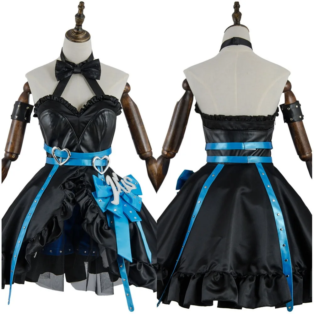 12001269-cosplayying