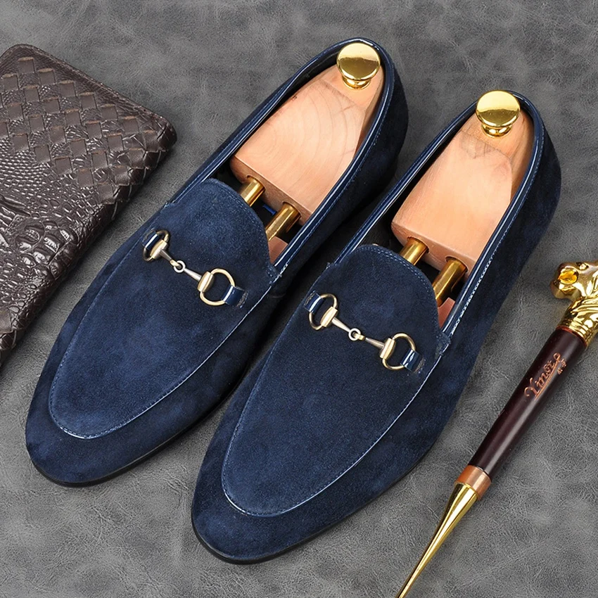 

Fashion Designer Genuine Leather Formal Dress Men Moccasin Shoes Cow Suede Pointed Toe Slip on Metal Trim Casual Loafers AM182