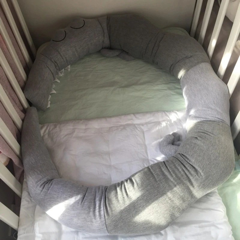 Новорожденных кроватки бампер Утешительный подушка-крокодил Детская комната Декор игрушки кровать бамперы младенческой кроватки защиты постельные принадлежности 185 см