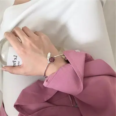 

New Fashion Hot Silver Strawberry Alloy Bracelet Crystal Chain Charm Sweet Girls Female Personality Feather Bangles Jewelry B55