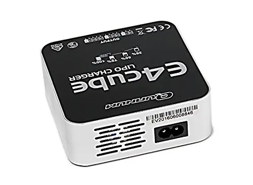 Vue arrière du chargeur d'équilibre EV-Peak E4 montrant les prises d'entrée et de sortie