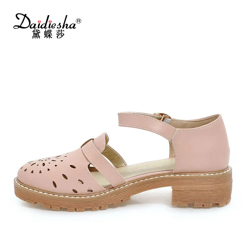 

2017 Hot Sale Summer And Spring Retro Women Sandals Ankle Buckle Strap Med Square Thick Heels Students Pierced Female Shoes