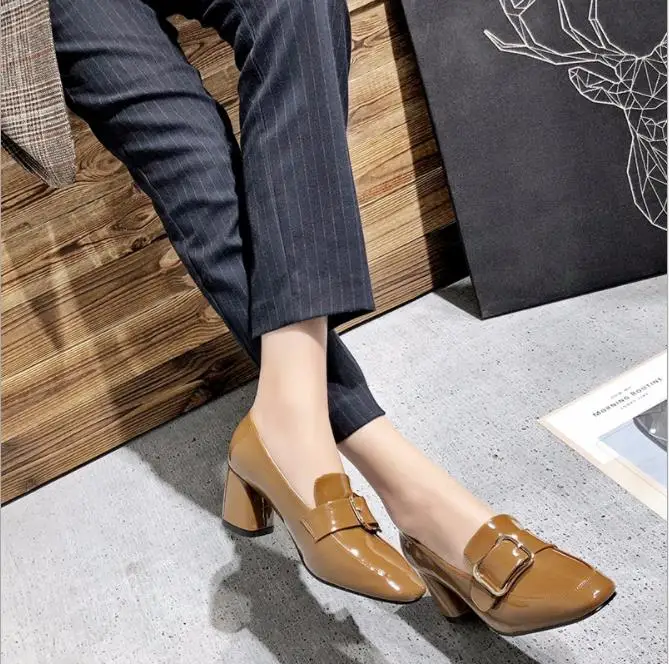 

High heels spring 2019 new women's shoes square head wild students retro England thick with shoes tide square buckle single shoe