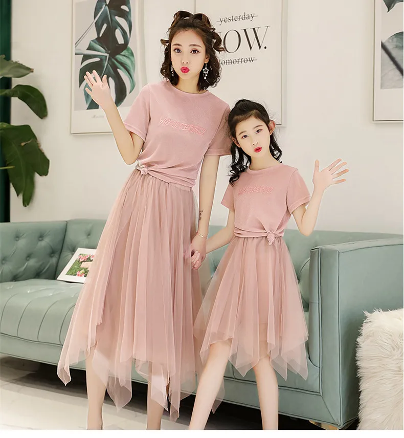 Летние комплекты футболка с короткими рукавами для мамы и меня+ стандартная юбка одинаковые комплекты для семьи из 2 предметов костюмы для мамы и дочки модная одежда