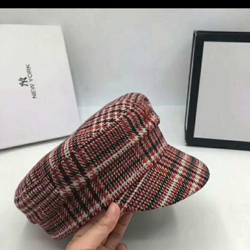 QDKPOTC New Spring Autumn Women Hat Fashion Houndstooth RB Military Hats Leisure Classic Flat Cap Female Beret Cap - Цвет: Wine red