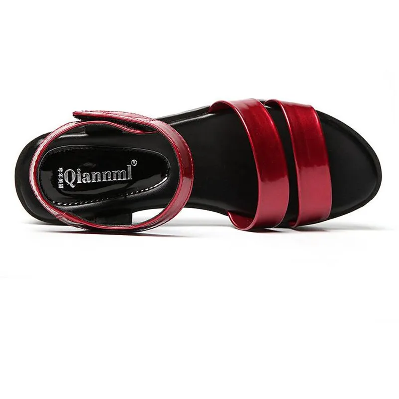 زائد حجم 33-43 مشرق براءات الاختراع والجلود الصنادل المرأة الصيف الأحذية 2019 متوسطة إسفين الكعوب صنادل أرضية النساء حذاء كاجوال زائد حجم 33-43 مشرق براءات الاختراع والجلود الصنادل المرأة الصيف الأحذية 2019 متوسطة إسفين الكعوب صنادل أرضية النساء حذاء كاجوال