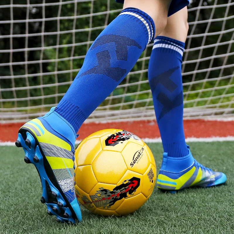 Высокие Нескользящие футбольные бутсы с длинными шипами; цветные кроссовки с мягкой подошвой; кроссовки для родителей и детей; Уличная обувь для тренировок и футбола