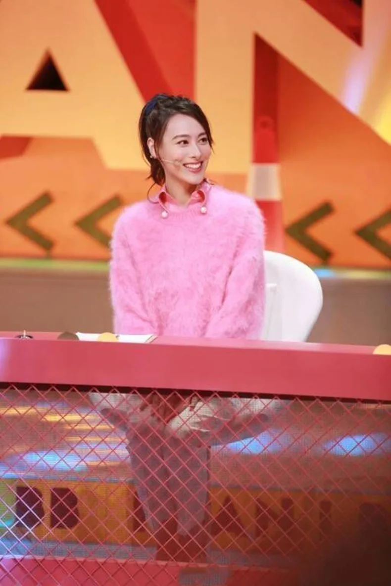 Star Yang Fang Airport Pink Mohair Short Front and Back Long Loose Round Neck Sweater Women 2019 Pullovers Wool Women Sweater