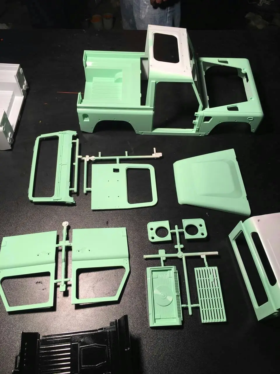 

1/10 Scale Rock RC crawler car body Black chair Version for 1/10 Axial SCX10 Laand Roverr Denfender D90 Wrangler JK