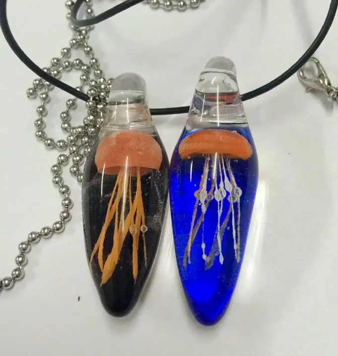 2 PCS 100% handcraft deep-friedpersimmonpastry Jellyfish Artisan Glass Photo Charm Non Tarnish Necklace Black Rope | Украшения и