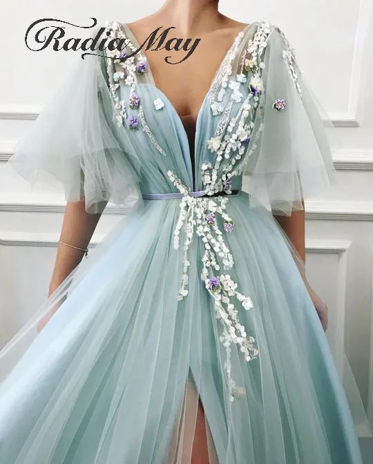 

Baby Blue Tulle Handmade 3D Flowers Long Fairy Prom Dresses with Sleeves High Split Deep V-Neck Girls Graduation Dress Gala Gown