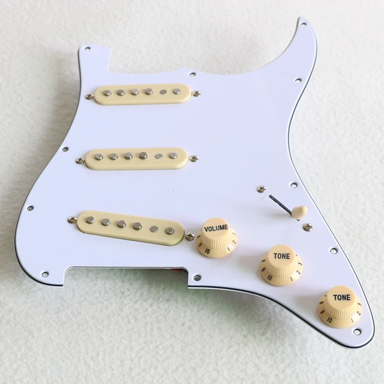 white pickguard.5