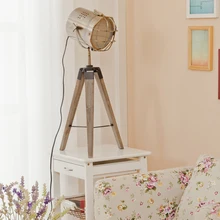 Европейская креативная деревянная лампа для чтения прожектора