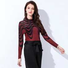 Changpleat упругой печати Женская футболка Miyak плиссированные Дизайн водолазка с длинными рукавами большой Размеры женские нижние футболки моды прилив