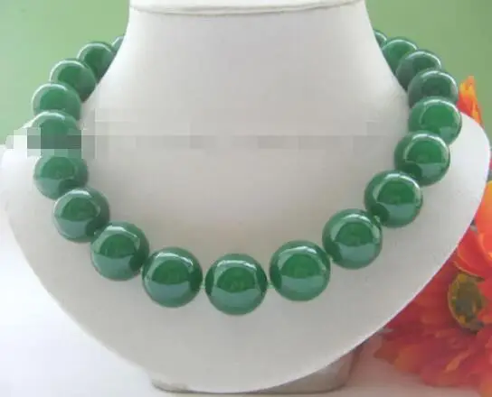 

Free Shipping >>Beautiful 18" 18mm perfect round green jade necklace