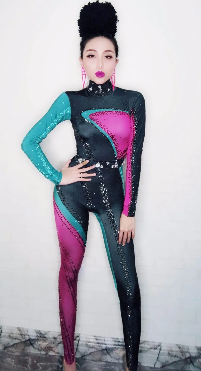 Рисунок 2 - Пикантный яркий комбинезон-стразы