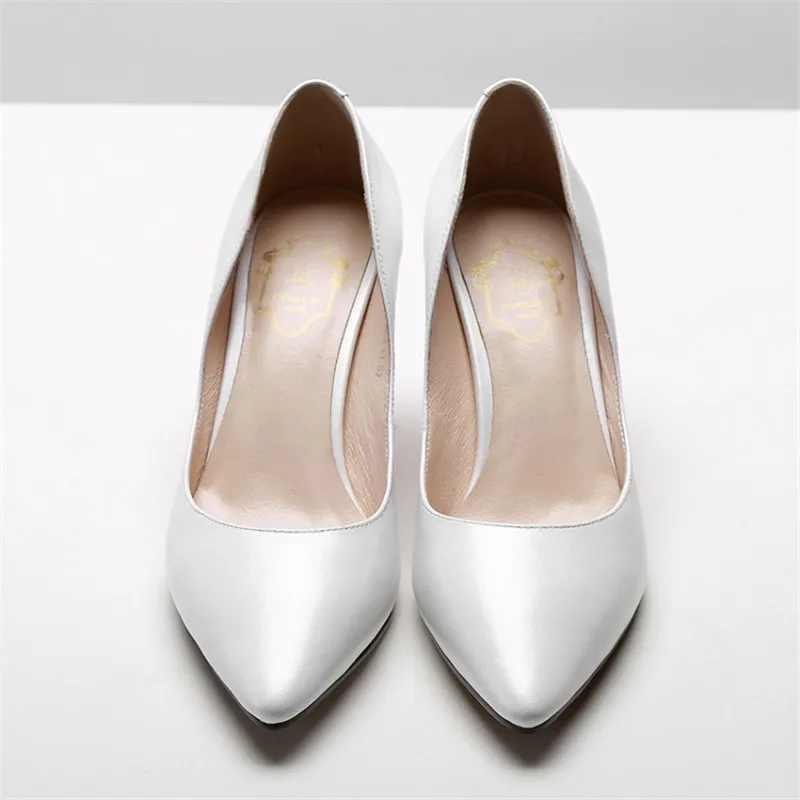 

2019 spring and autumn new single shoes pointed thick heels high heels fashion women's shoes white 0428